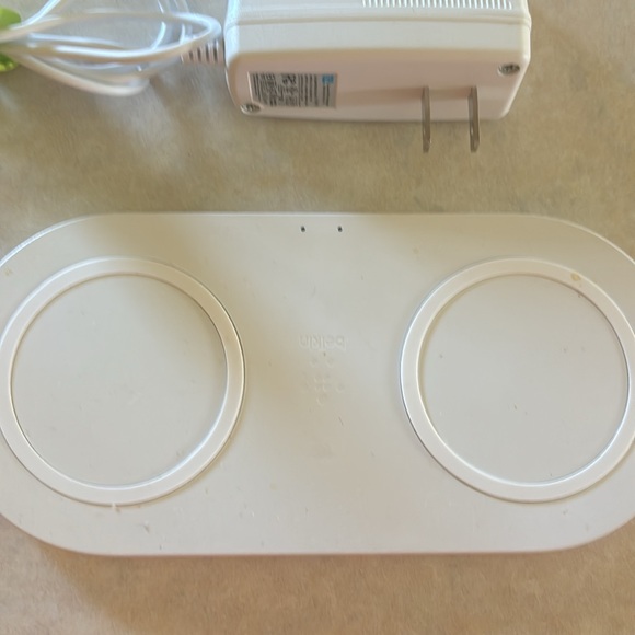 Like new Belkin Wireless charging dual pad station - Picture 3 of 3